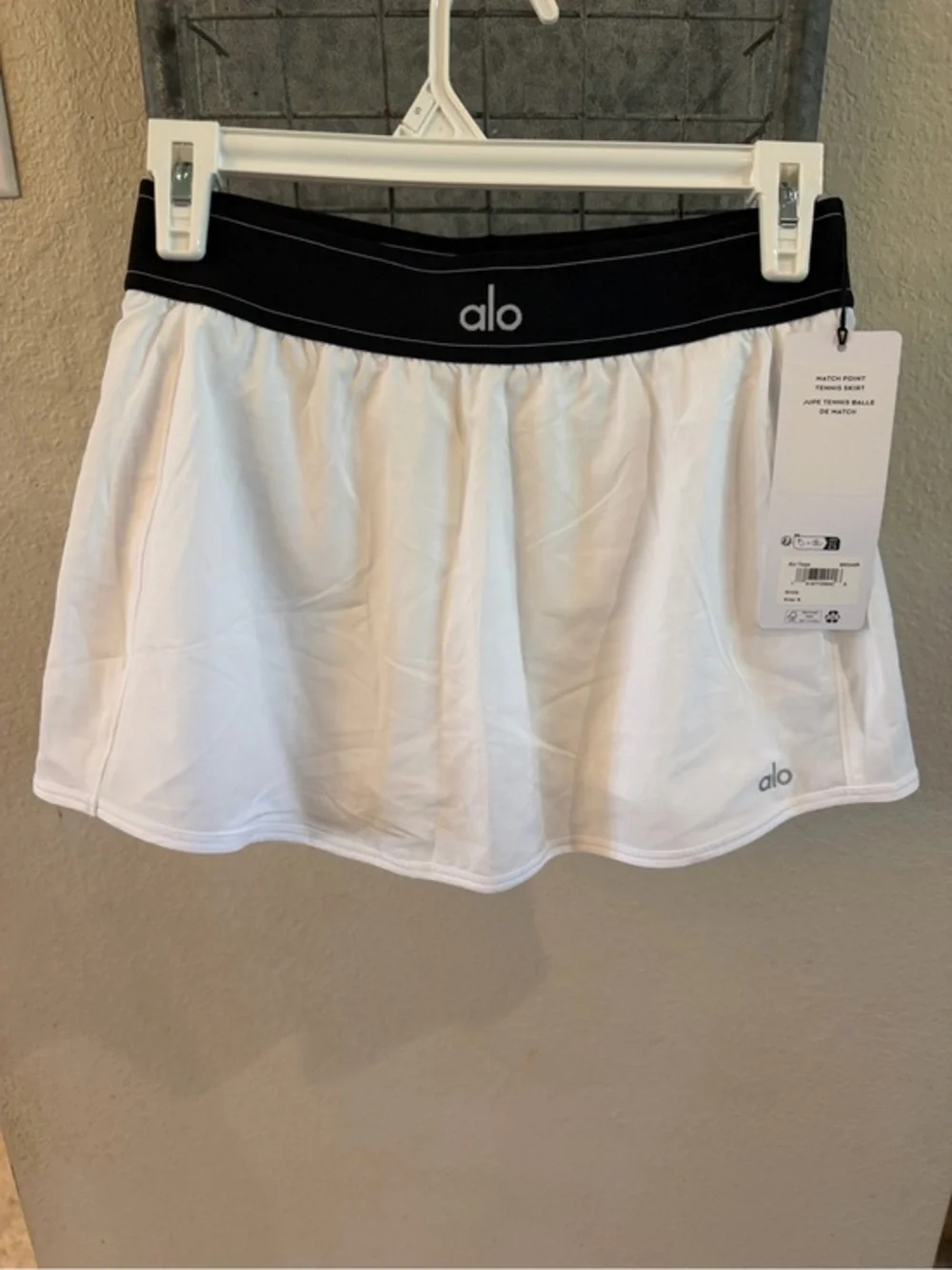 ALO Yoga White Tennis Skirt with Black Waistband